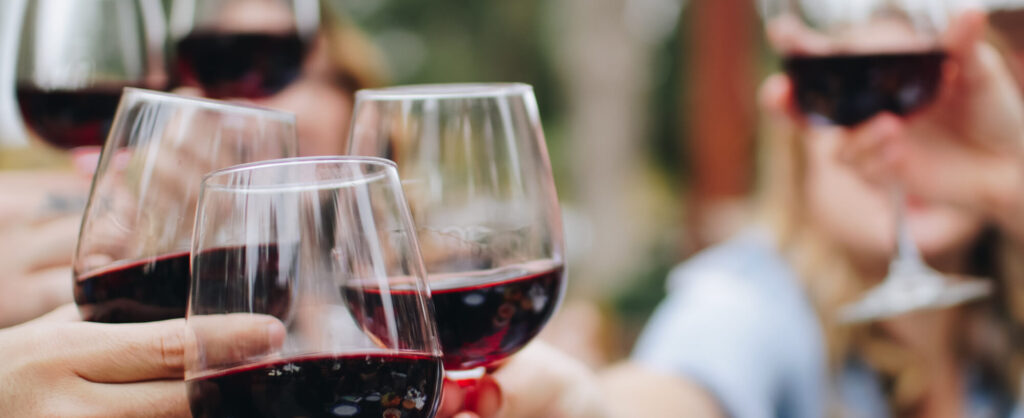 ワインボトルとワイングラスのロゴ-ワイン会
