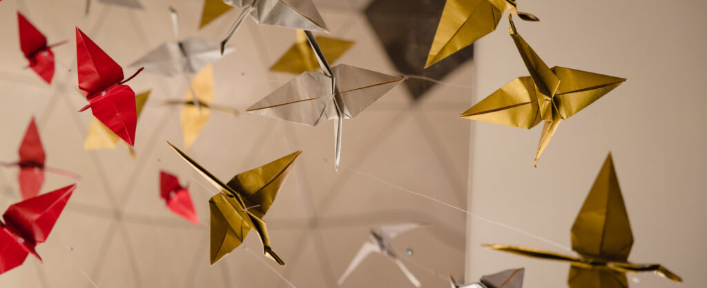 折り紙の鶴と星のロゴのイメージ2