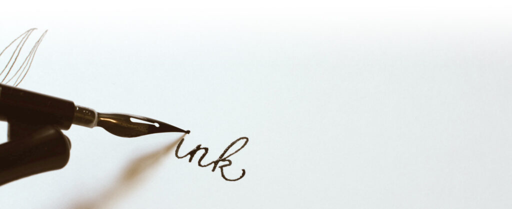 ペンが棲み家のフクロウのロゴ｜イメージ2