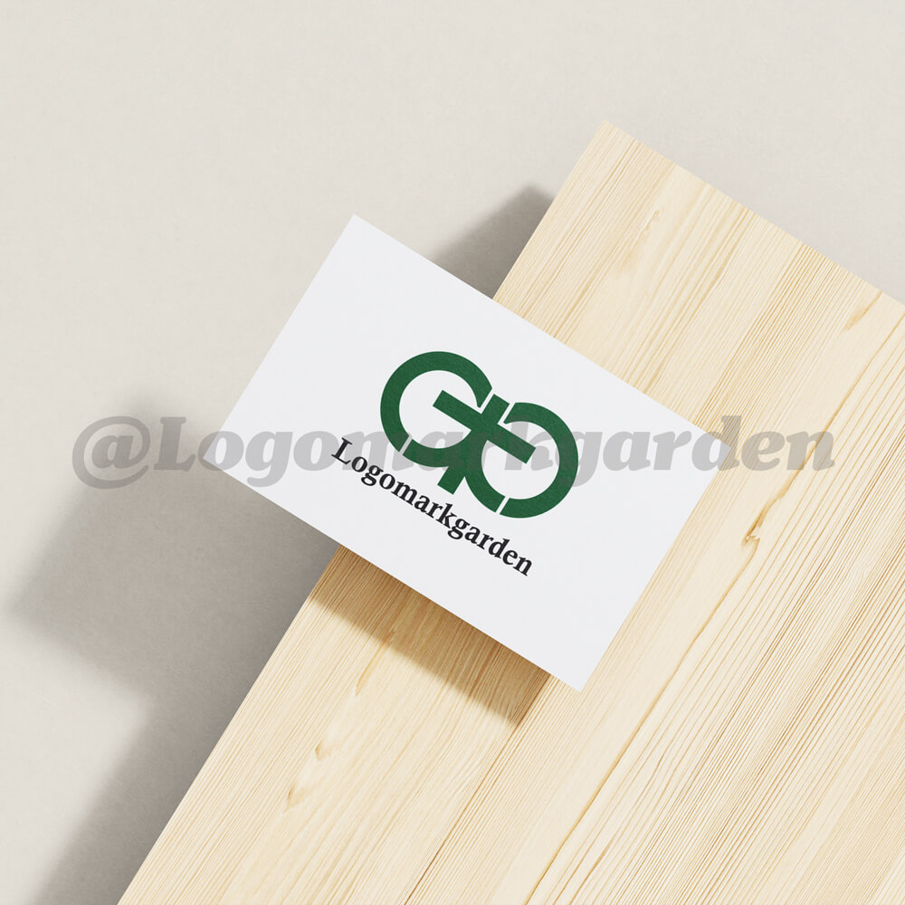 無限（メビウスの輪）と木を組み合わせたロゴが配置された、シンプルな名刺のデザイン例