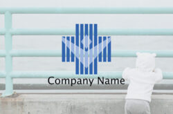 十字の中に人をデザインした元気ロゴ