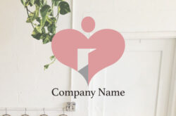 人と扉のハートロゴ01100