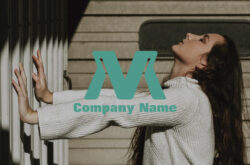 サポートする手のMロゴマーク 作成01193